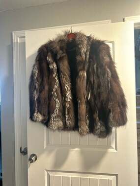 Vintage Olga Furs New York Real Crystal Fox Fur Coat Jacket